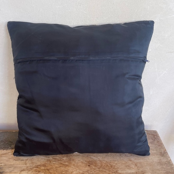 ELEPHANT PILLOW Embellished Sequins Embroidered Made by Hand in India 15” x 15” - Picture 7 of 8